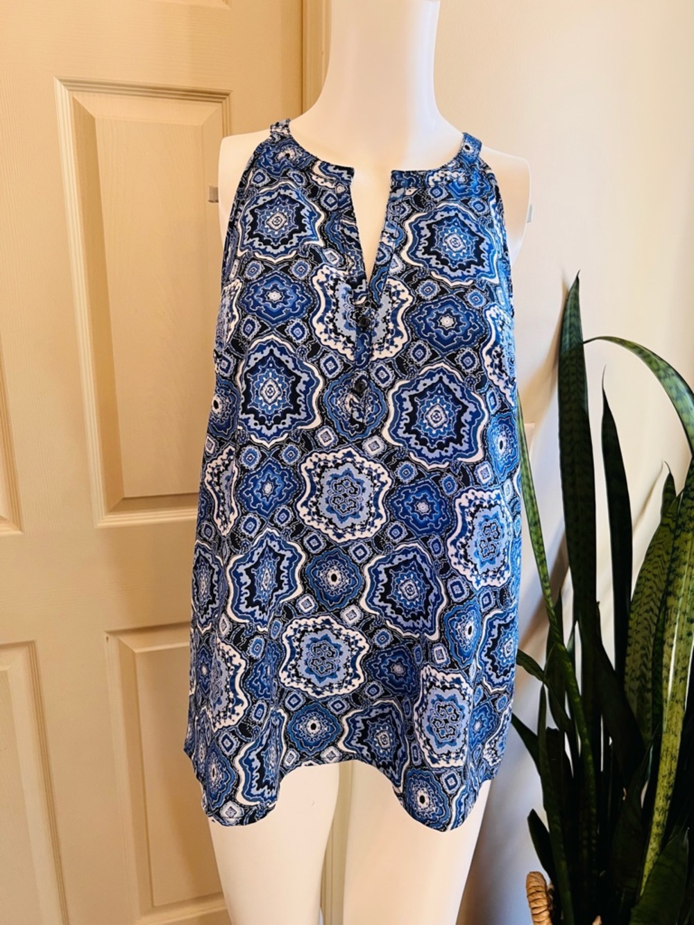 Old Navy Blue Halter Top Size Small Sleeveless Boho Print Blouse Summer